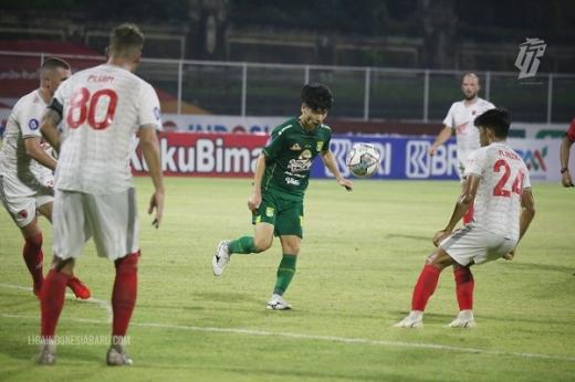 Persebaya Panaskan Persaingan