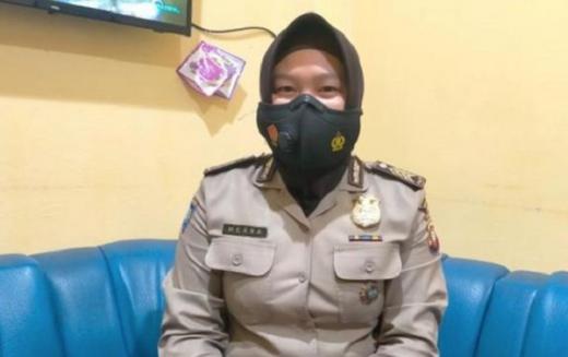 Geger Bripka Mernawati Edukasi Warga Singkawang Pakai Bahasa China