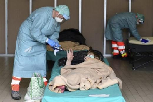 Rekor, 368 Orang Meninggal dalam 1 Hari akibat Virus Korona di Italia