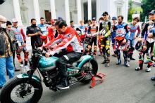 Bamsoet Dampingi Presiden Joko Widodo Terima Pembalap MotoGP di Istana Negara