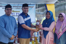 DPP PAN Sebar Sembako di Riau