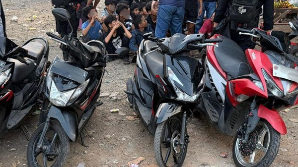 Brimob Gagalkan Tawuran di Bekasi, 18 Remaja dan Bom Molotov Diamankan