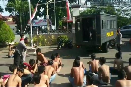 Ratusan Pemuda Diringkus Polisi Usai Rusuh Menolak PPKM Darurat di Kota Pasuruan