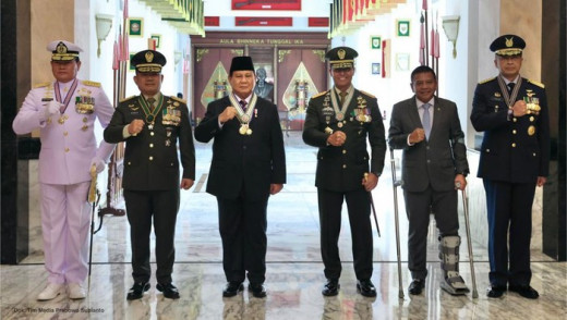 Dapat 4 Bintang Kehormatan, Prabowo Terima Kasih ke Jokowi dan TNI