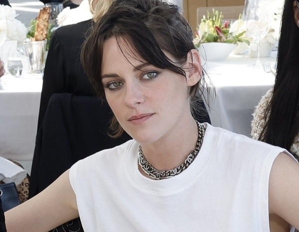 Kristen Stewart Akui Sulit Menonton Film Sampai Habis