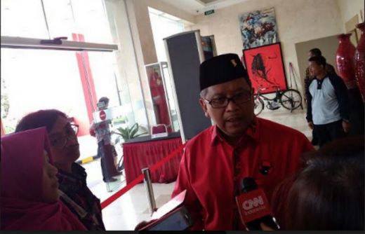 Jokowi Jagokan Khofifah, Megawati Pilih Gus Ipul-Azwar Anas, Nasib Risma Gimana?