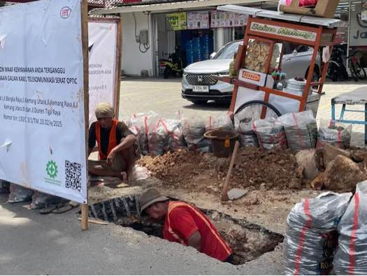 Pedagang Bakso di Jalan Bangka Terpuruk Gara-Gara Proyek Galian, Gerobak Debu dan Pelanggan Hilang