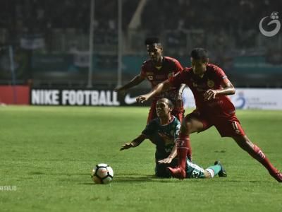 Syafrianto Rusli Tetap Pelatih Semen Padang FC