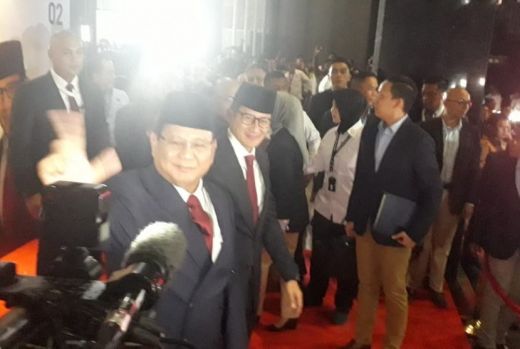 Kenakan Jas dan Peci, Prabowo-Sandiaga Tiba di Arena Debat Pilpres