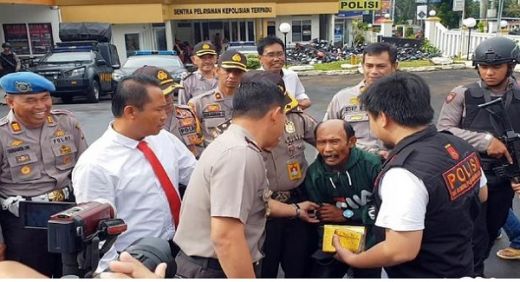 Pria Mengaku Tuhan Ngamuk dan Pingsan di Markas Polisi