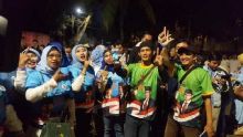 Jelang Debat, Ratusan Massa Nyanyikan Yel-yel Dukungan di Kediaman Prabowo