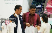 Akhiri Kunjungannya ke Medan, Jokowi Ngemall Beli Pakaian untuk Kedua Cucunya