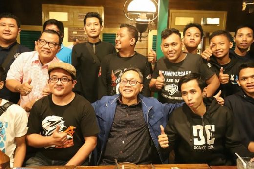 Saat Zulkifli Hasan Mabar Bareng Komunitas Mobile Legends Surabaya