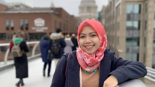 Anak Pengayuh Becak dari Semarang Jadi Peneliti Keuangan Iklim, Raeni Mengajar di University of Birmingham