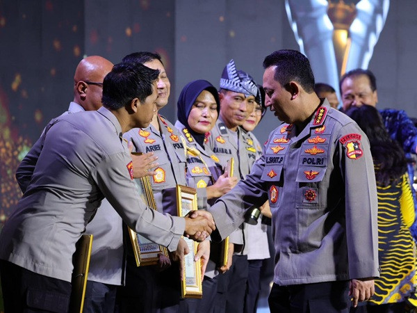 Lima Polisi Teladan Dianugerahi Hoegeng Awards 2025