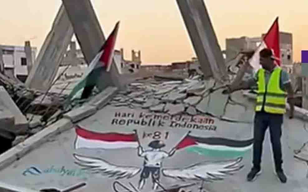Rayakan HUT RI di Gaza, Warga Tancapkan Merah Putih di Reruntuhan Bangunan