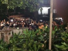 BREAKING NEWS: Malam Ini, Sejumlah Massa Geruduk Kantor YLBHI Jakarta