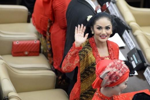 Nyanyian Krisdayanti Soal Rincian Gaji DPR, Ternyata Ada Jatah Untuk Rakyat