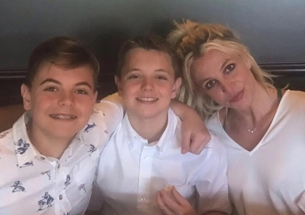 Britney Spears Rayakan Ulang Tahun Kedua Putranya