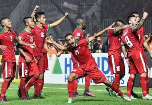 Di Tengah Duka Selimuti Sepakbola Nasional, Rangking FIFA Indonesia Libas Singapura dan Malaysia