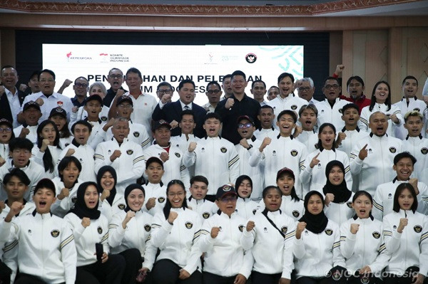 Menpora Erick Thohir Lepas Kontingen AYG dan ISG 2025