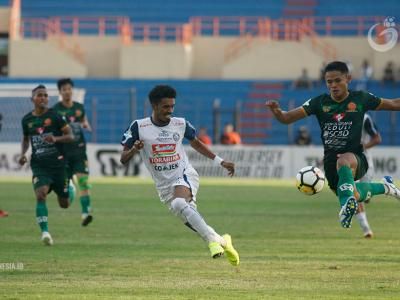 Arema FC Perpanjang Kontrak Alfin Tuasalamony