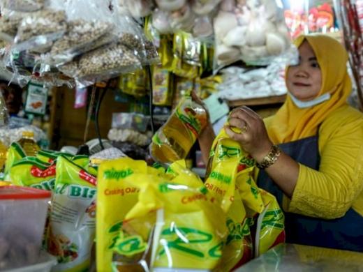 Mulai Berlaku Besok, Harga Minyak Goreng Rp14 Ribu per Liter