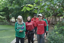 Akulaku Group Tanam Bibit Pohon di Hutan Kota Ujung Menteng
