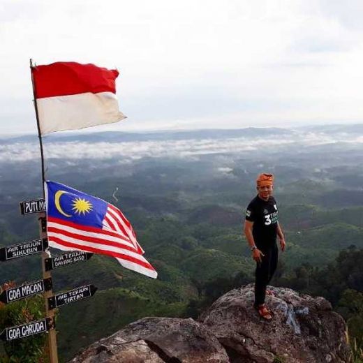 Wisman Malaysia Mengaku Takjub Melihat Bukit Suligi Desa Aliantan