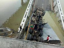 Jembatan Ambruk Kembali Terulang, DPR Anggap Pemerintah Lalai