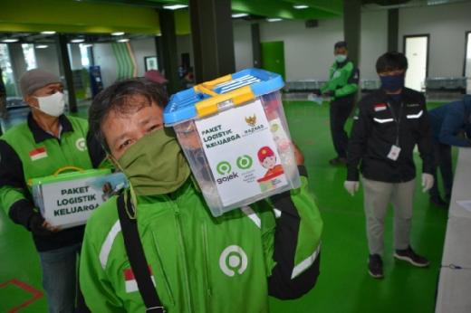 Pelanggan Gojek Donasikan 1200 Paket Logistik Keluarga untuk Driver melalui BAZNAS