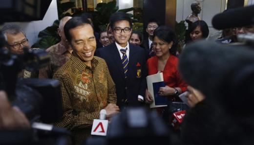 Godok Pelonggaran PSBB, Jokowi Ajak Masyarakat Bersiap Hidup dengan Corona