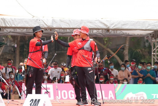 Emas Pertama Panahan dari Timnas Recurve Beregu Putra