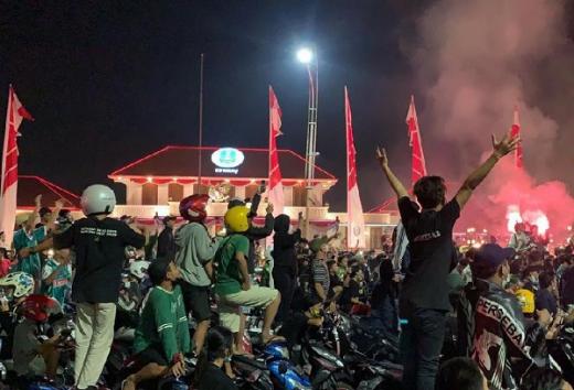 Persebaya Ultah, Puluhan Ribu Bonek Padati Tengah Kota Surabaya