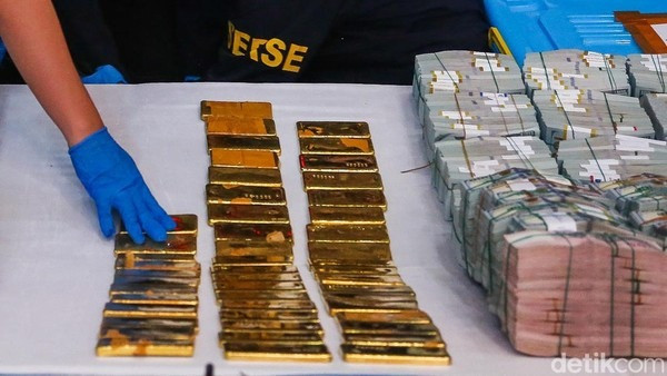 Pegadaian Cek Emas 74 Kg Kasus Febrie, Hasilnya 23 Karat