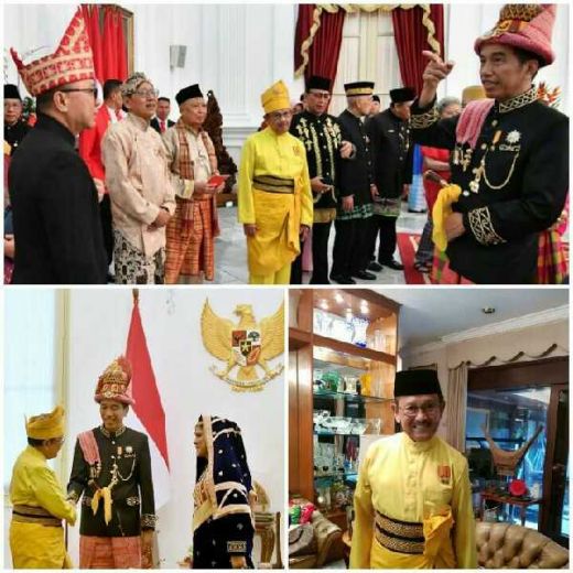 Bangganya Mantan Presiden BJ Habibie saat Kenakan Pakaian Adat Riau di Istana Merdeka