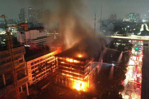 Dugaan Gedung Kejagung Sengaja Dibakar, DPR: Temukan Aktornya!