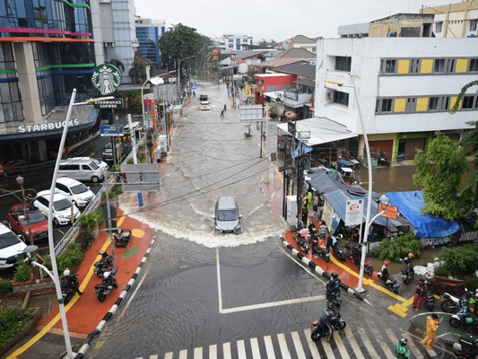 Hujan Deras Picu 42 RT di Jakarta Tergenang