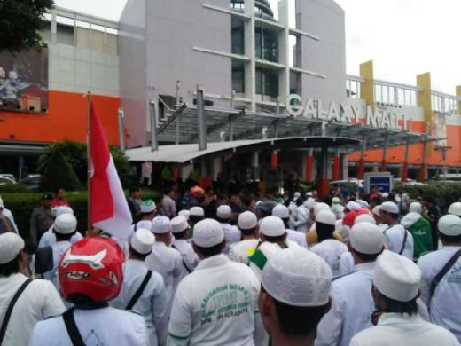 Puluhan Anggota FPI Datangi 7 Mal, Kapolrestabes Surabaya: Aksi Kali Ini Bukan Sweeping, Tapi Sosialisasi Fatwa MUI