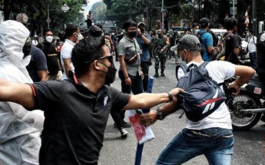 Gelar Aksi di Pekanbaru, Pengungsi Afghanistan Dipukul Mundur Polisi