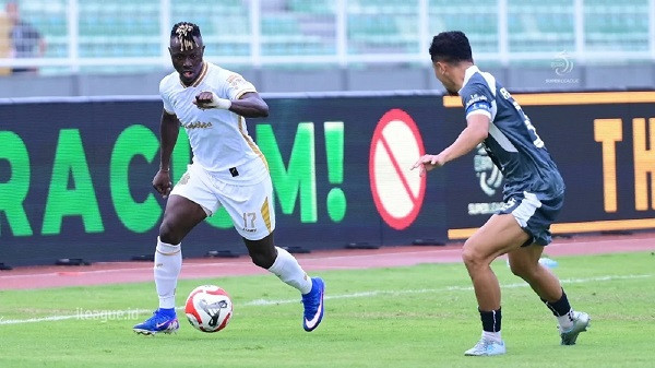 Kesampingkan Klasemen, Sidibe Pikirkan Permainan Terbaik