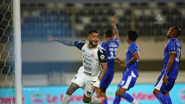 Mauricio Merasa Pengaplikasian Strategi Masih Terlalu Monoton