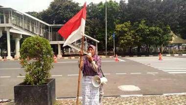 Nekat Jalan Kaki dari Riau ke Jakarta, Nenek Endang Orasi di KPK Mengaku Sudah 18 Tahun Ditipu Oknum Anggota DPRD Rohil