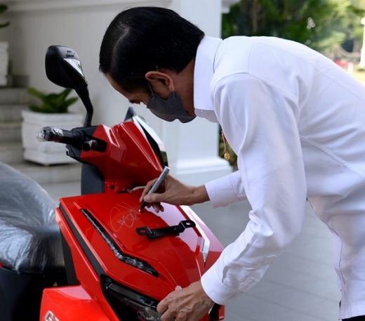 Bamsoet: Alhamdulillah Motor Listrik Pak Jokowi Terjual Lebih Rp2,5 Miliar