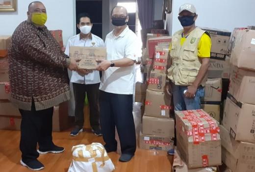 Jelang Idul Fitri, PMRJ Kembali Bagikan Sembako ke Warga dan Mahasiswa Riau di Jabodetabek