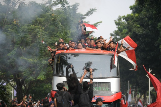 Menpora Dito Satu Bus Bareng Erick Thohir dan Pemain Timnas U-22 Indonesia
