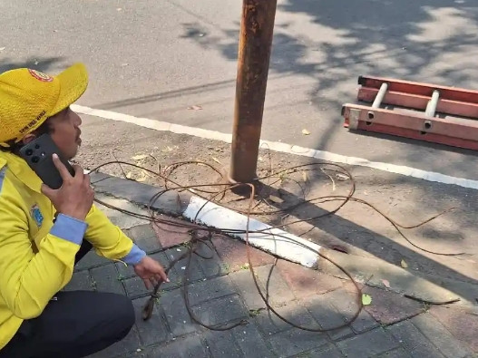 Kabel Menjuntai Diduga Milik PLN Picu Nyawa Pelajar SMAN 6 Melayang
