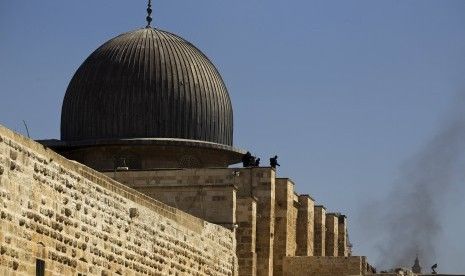 Ditembak Polisi Israel Usai Shalat Isya, Imam Masjid Al Aqsa Tak Gentar
