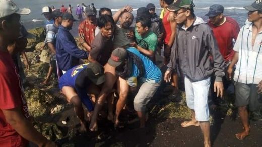 6 Orang Tewas dalam Tragedi Karamnya Kapal Nelayan Joko Berek di Perairan Jember