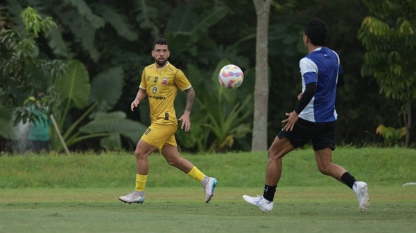Alfredo Vera Fokus Siapkan Fisik Pemain Madura United FC